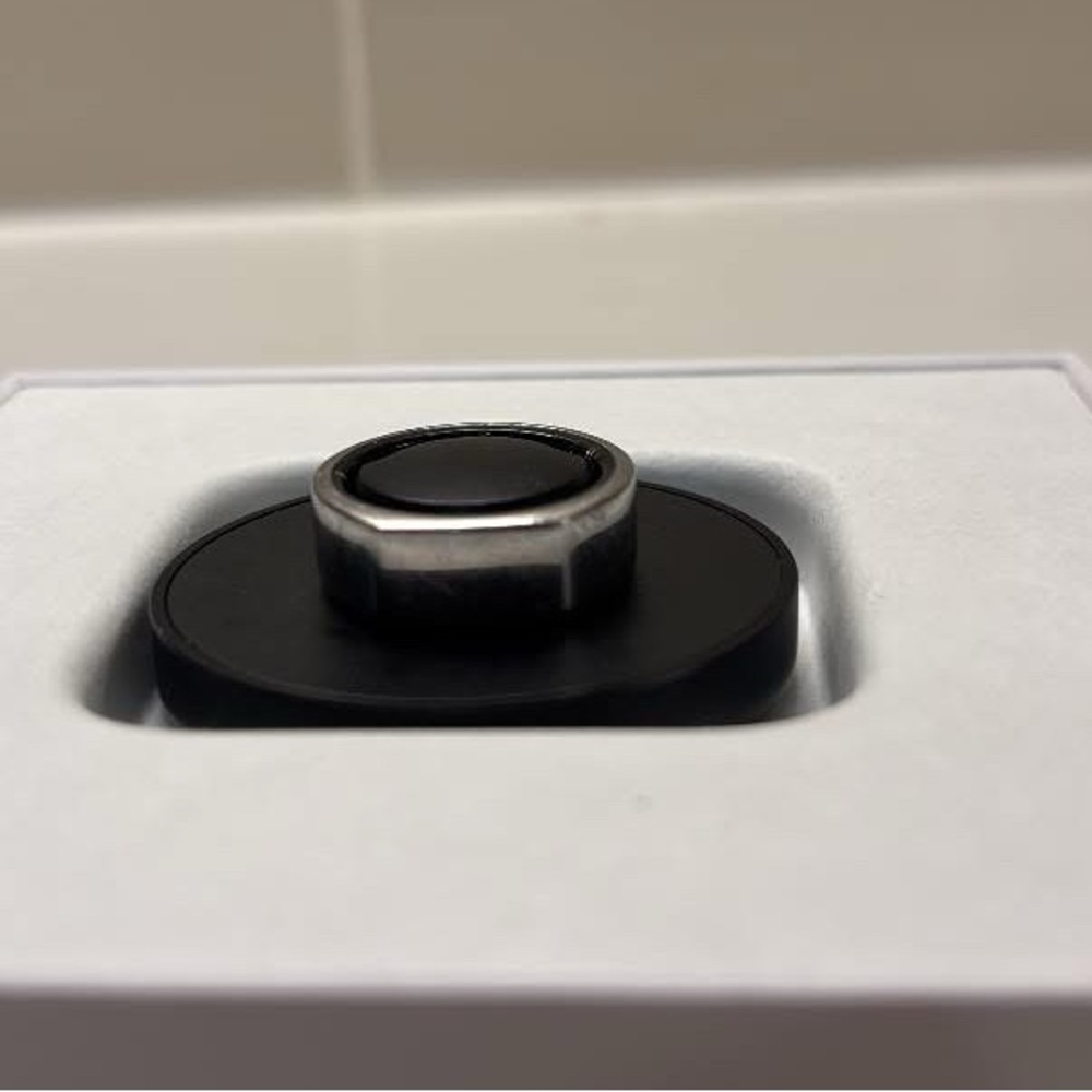 Oura Ring Gen 3 Silver Size 8 – Charger + Box Included